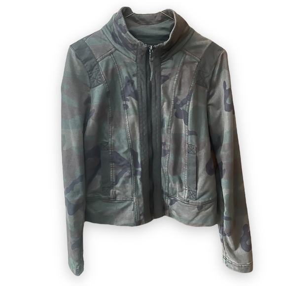 Evereve Jackets & Coats Like New Evereve Marrekech Camo Jacket Size